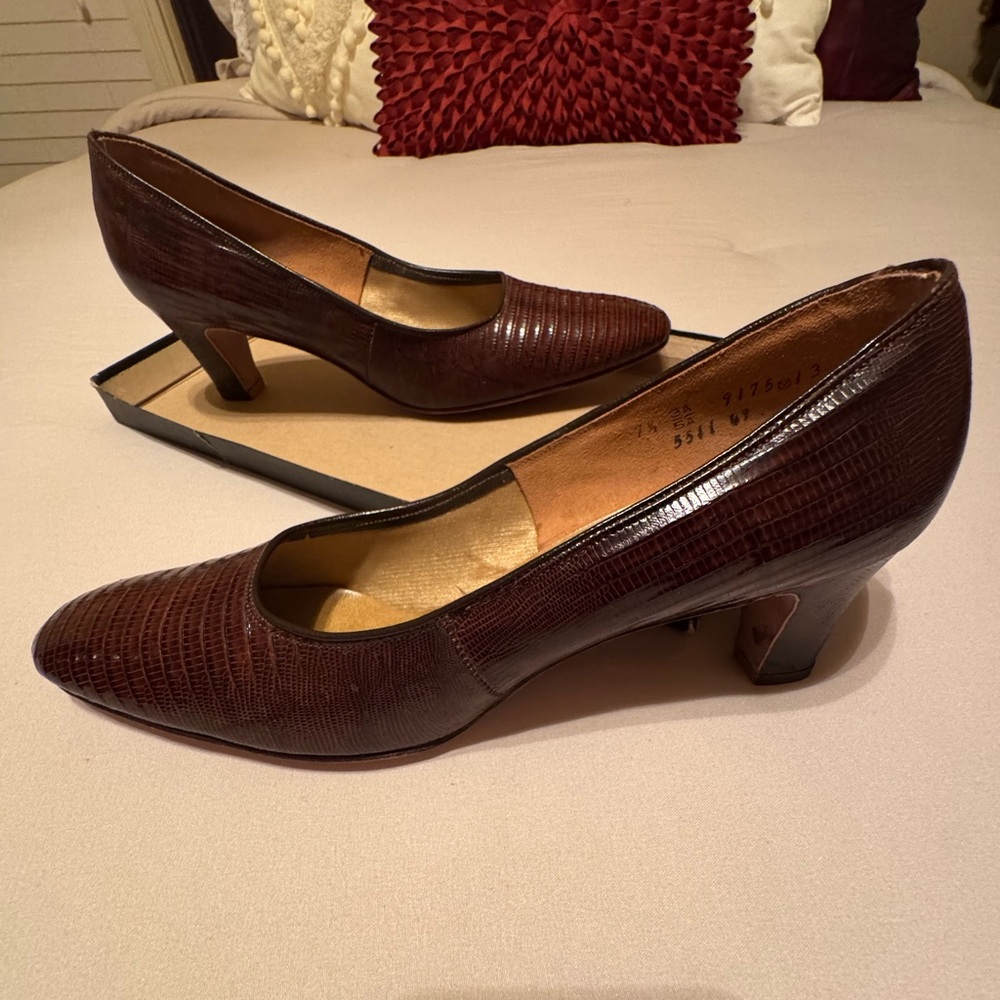Vintage Vitality Shoes Brown Alligator Lizard Heels Pumps Size 7 1/2 AAA